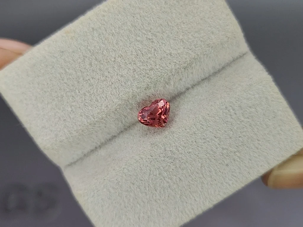 Unheated sapphire Padparadscha heart shape 1.00 carats, Sri Lanka  Image №4
