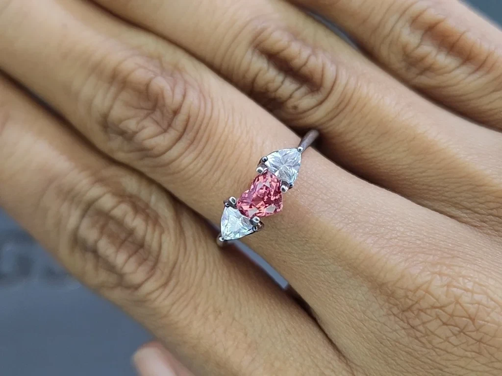 Unheated sapphire Padparadscha heart shape 1.00 carats, Sri Lanka  Image №5