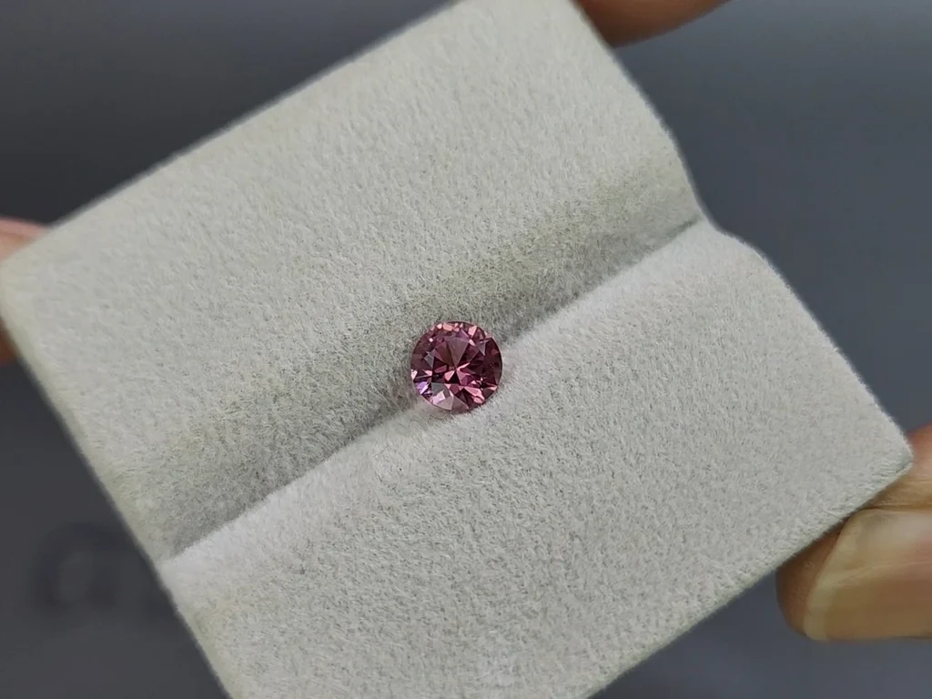 Rhodolite garnet round cut 0.73 carats, Madagascar Image №4