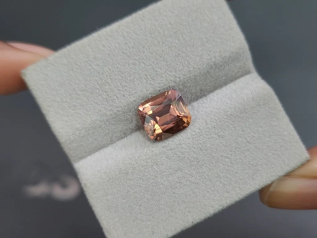 Brown zircon cushion cut  4.46 carats,Tanzania Image №4