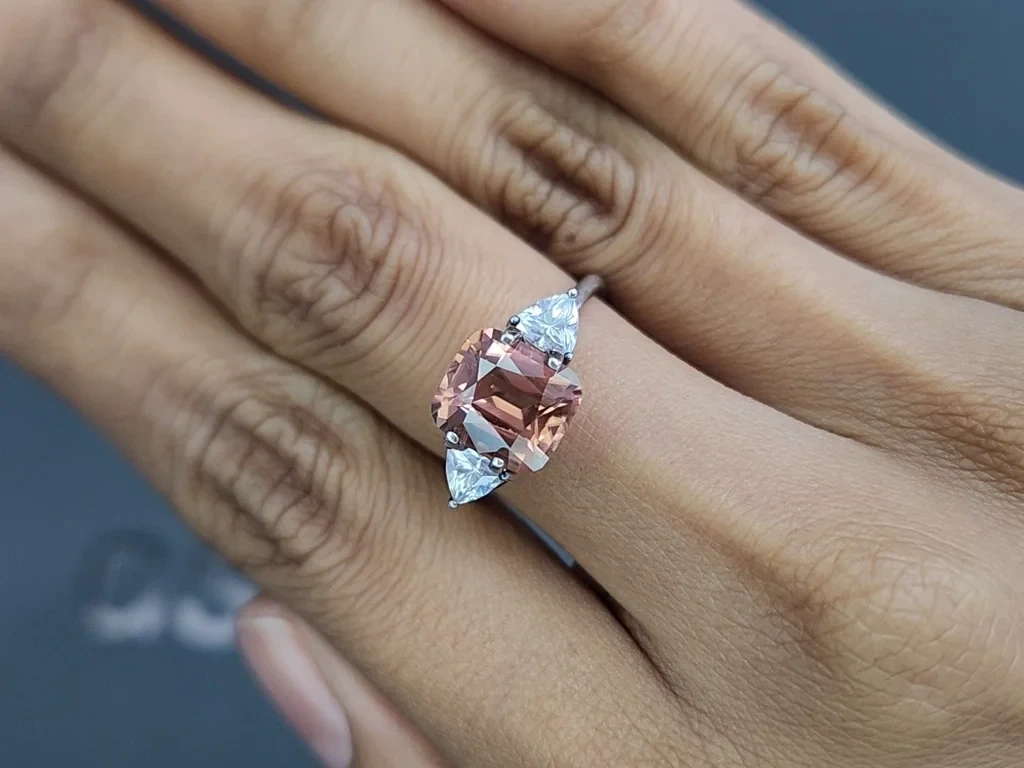 Brown zircon cushion cut  4.46 carats,Tanzania Image №5