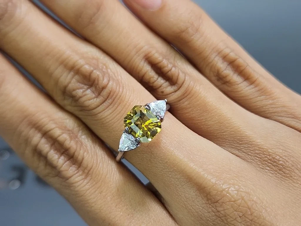 Yellow brown chrysoberyl  radiant cut 3.10 carats, Sri Lanka Image №5