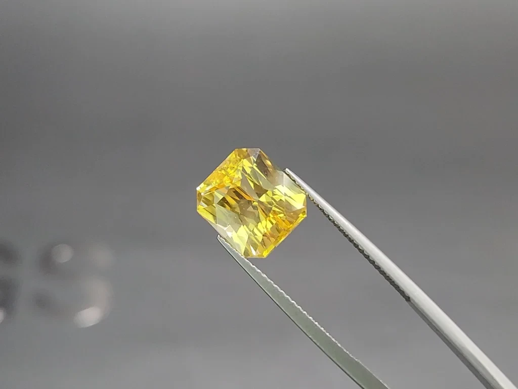 Unheated yellow sapphire radiant cut 8.66 carats, Sri Lanka Image №3