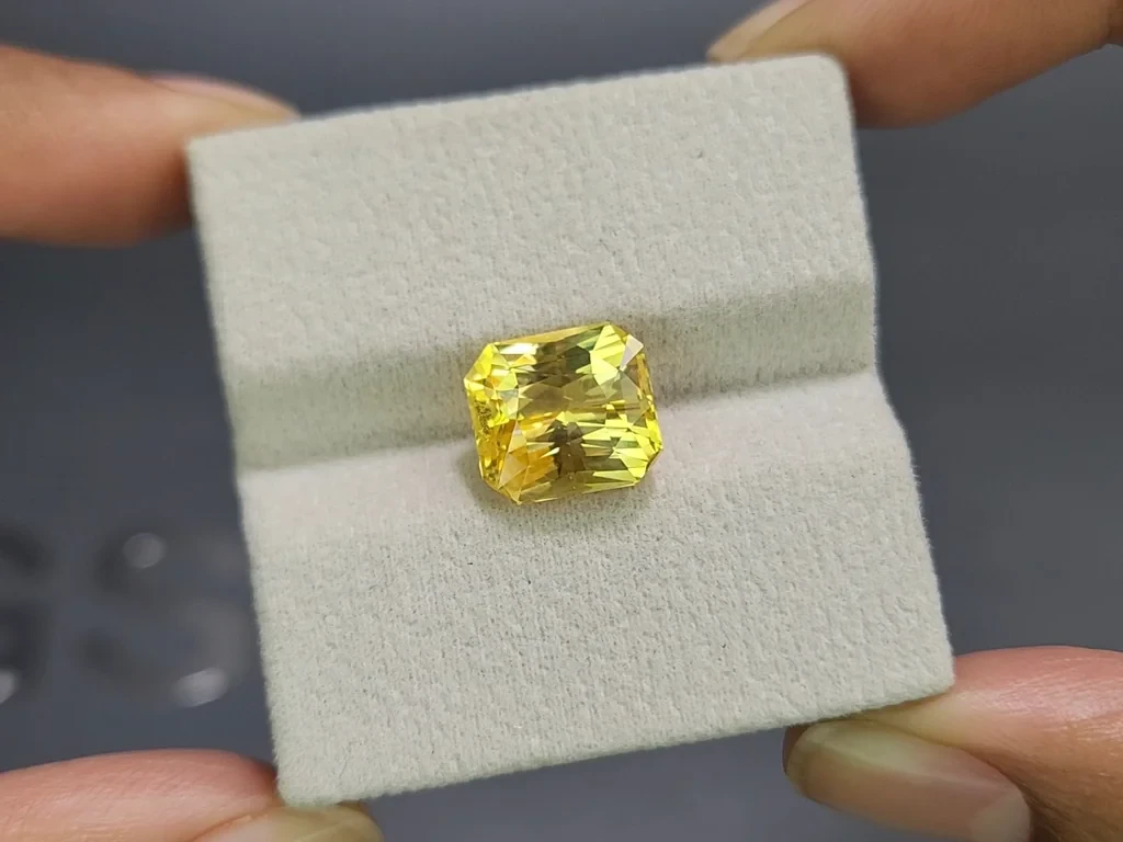 Unheated yellow sapphire radiant cut 8.66 carats, Sri Lanka Image №4