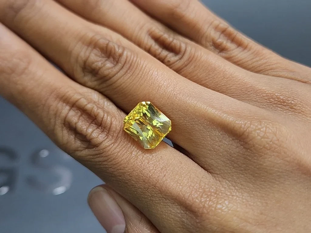 Unheated yellow sapphire radiant cut 8.66 carats, Sri Lanka Image №2