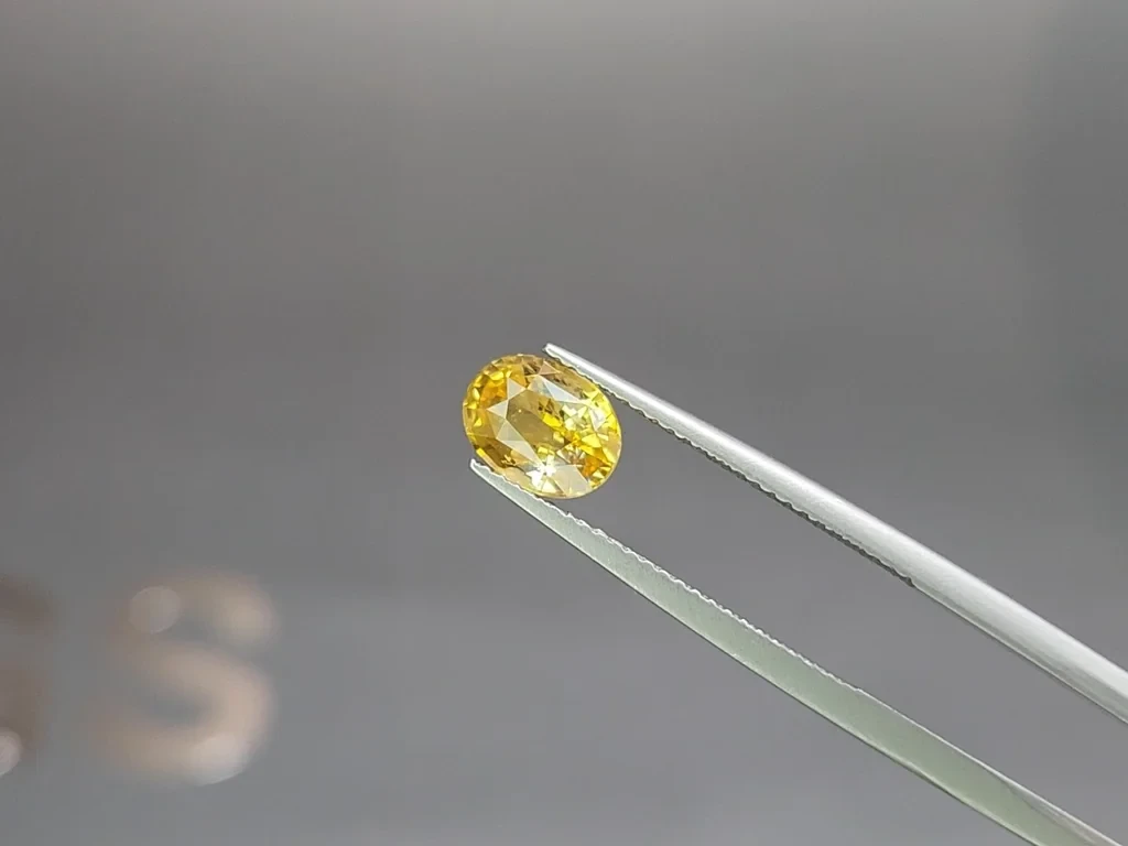 Sapphire Vivid yellow oval cut 1.73 carats, Sri Lanka Image №3