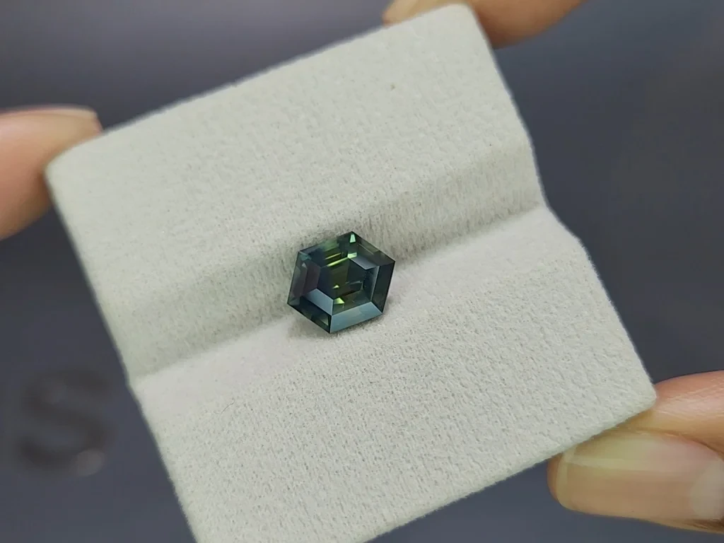 Sapphire Teal hexagon cut 3.52 carats  Madagascar Image №4