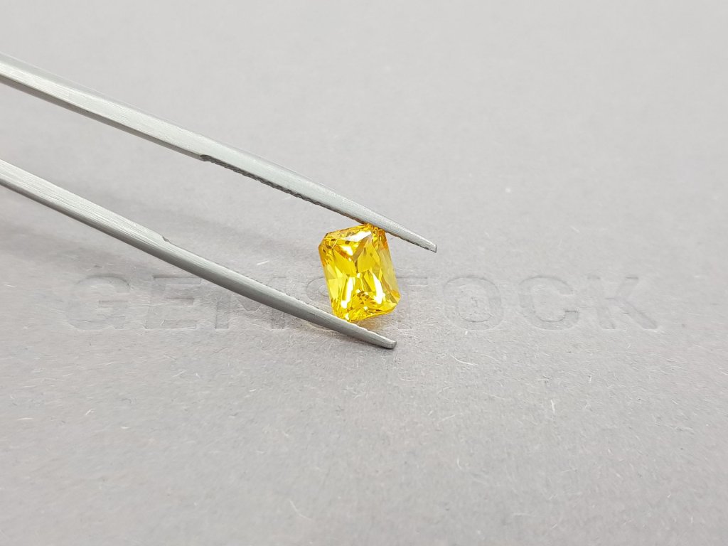 Bright yellow radiant cut sapphire 2.10 ct, Sri Lanka Image №3