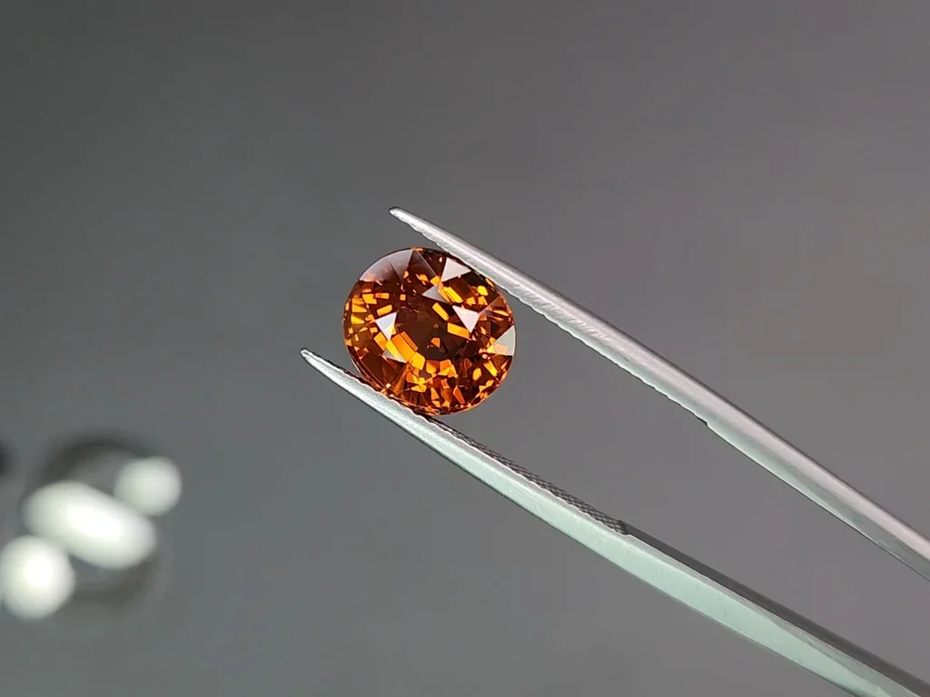 Deep orange oval cut spessartine 5.56 carats  Image №3