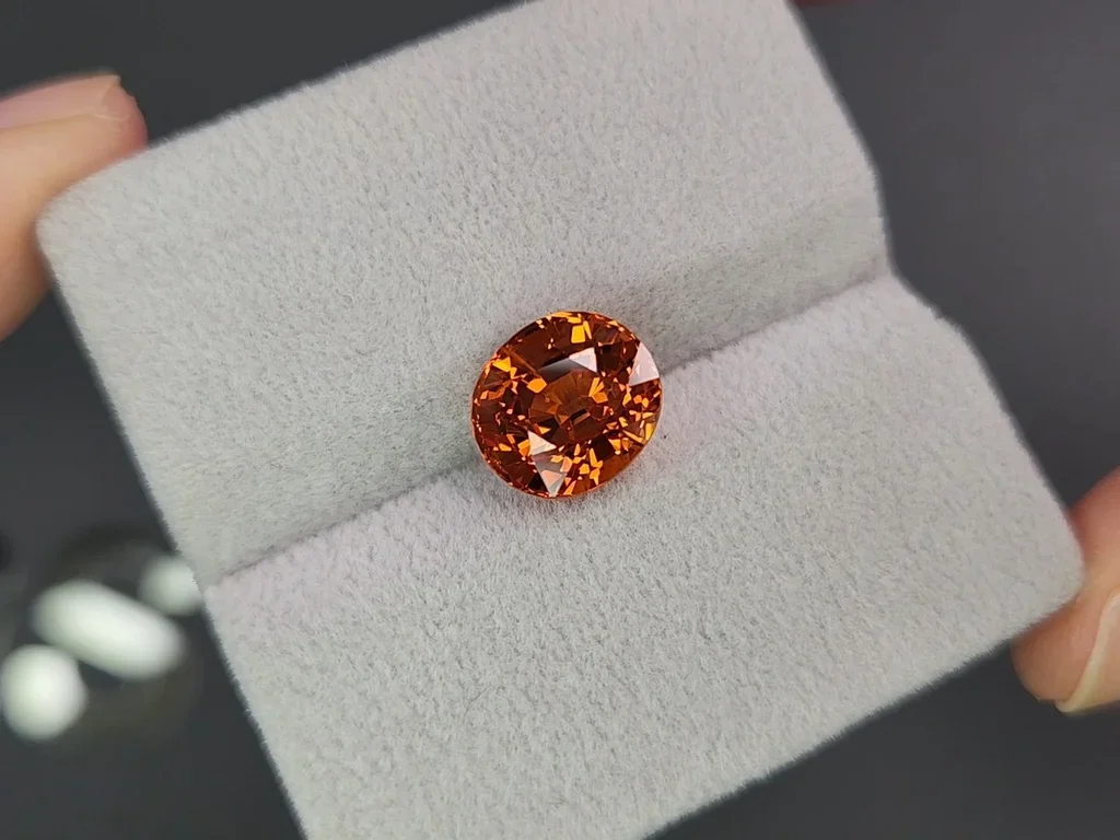 Deep orange oval cut spessartine 5.56 carats  Image №4