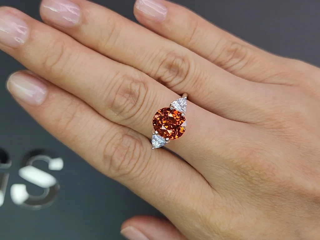 Deep orange oval cut spessartine 5.56 carats  Image №5