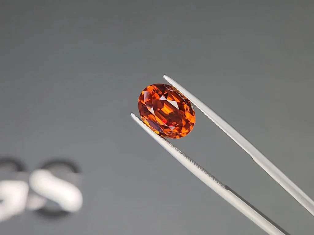 Spessartine garnet in oval cut 4.90 carats, Africa Image №3