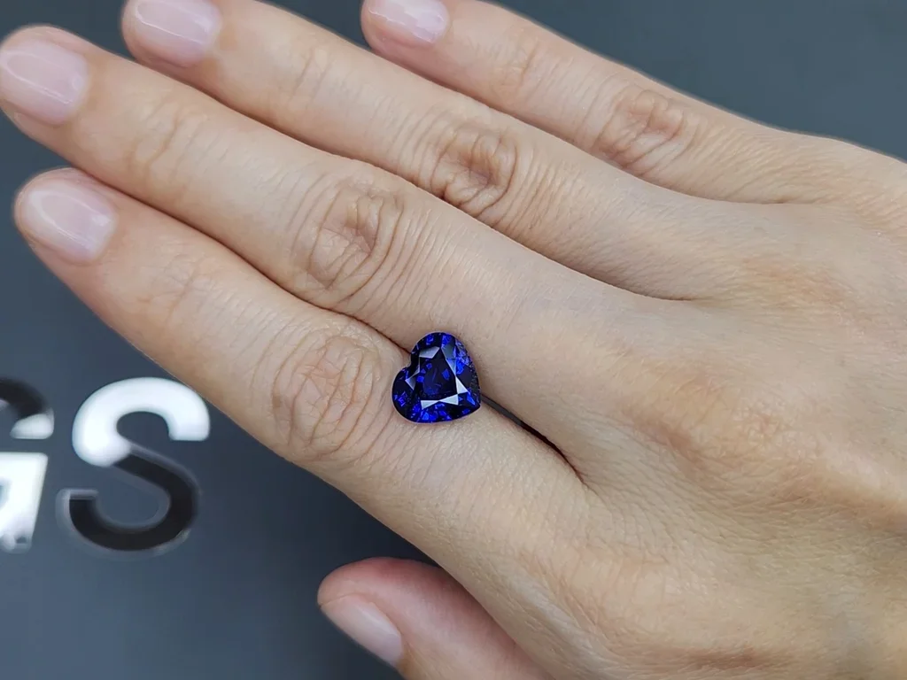 Royal Blue sapphire in heart cut 4.51 carats, Sri Lanka  Image №2