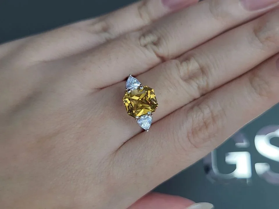 Intense yellow radiant-cut chrysoberyl 3.30 carats, Sri Lanka Image №5
