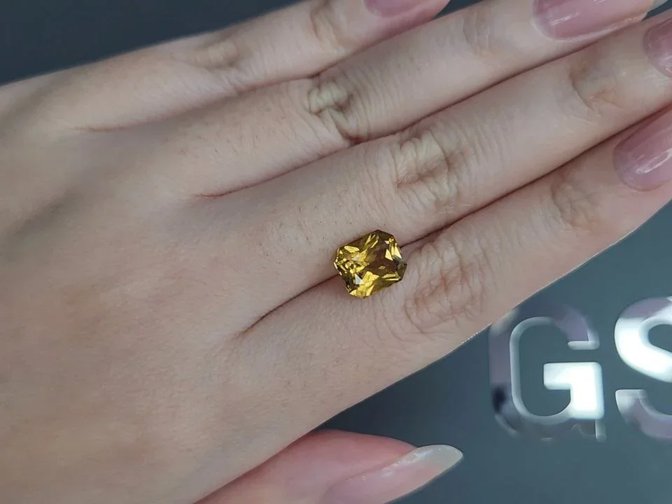 Intense yellow radiant-cut chrysoberyl 3.30 carats, Sri Lanka Image №2