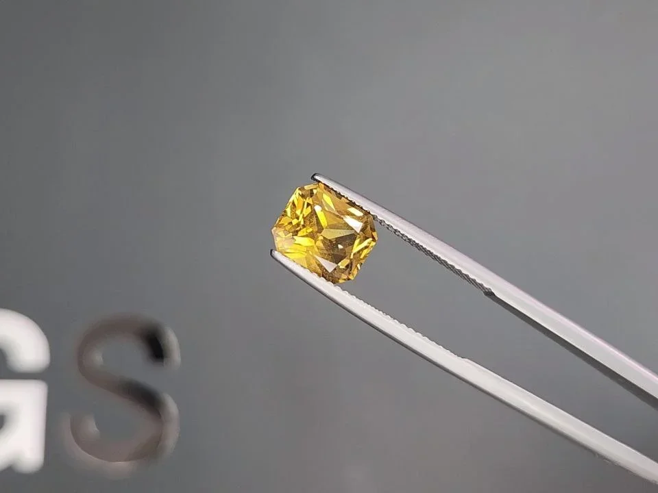 Intense yellow radiant-cut chrysoberyl 3.30 carats, Sri Lanka Image №3