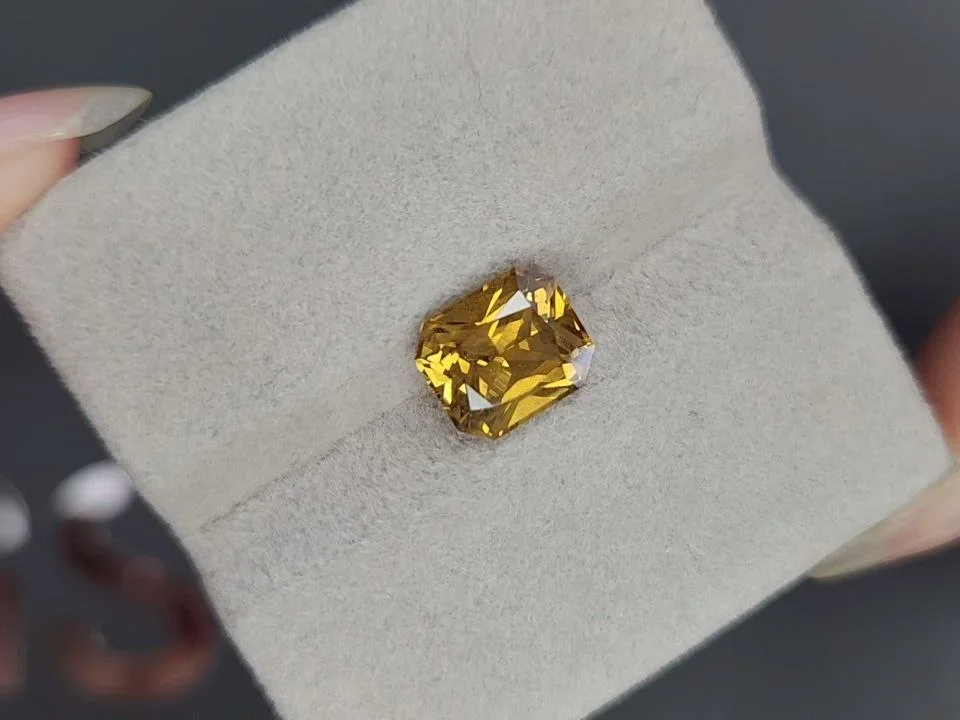 Intense yellow radiant-cut chrysoberyl 3.30 carats, Sri Lanka Image №4