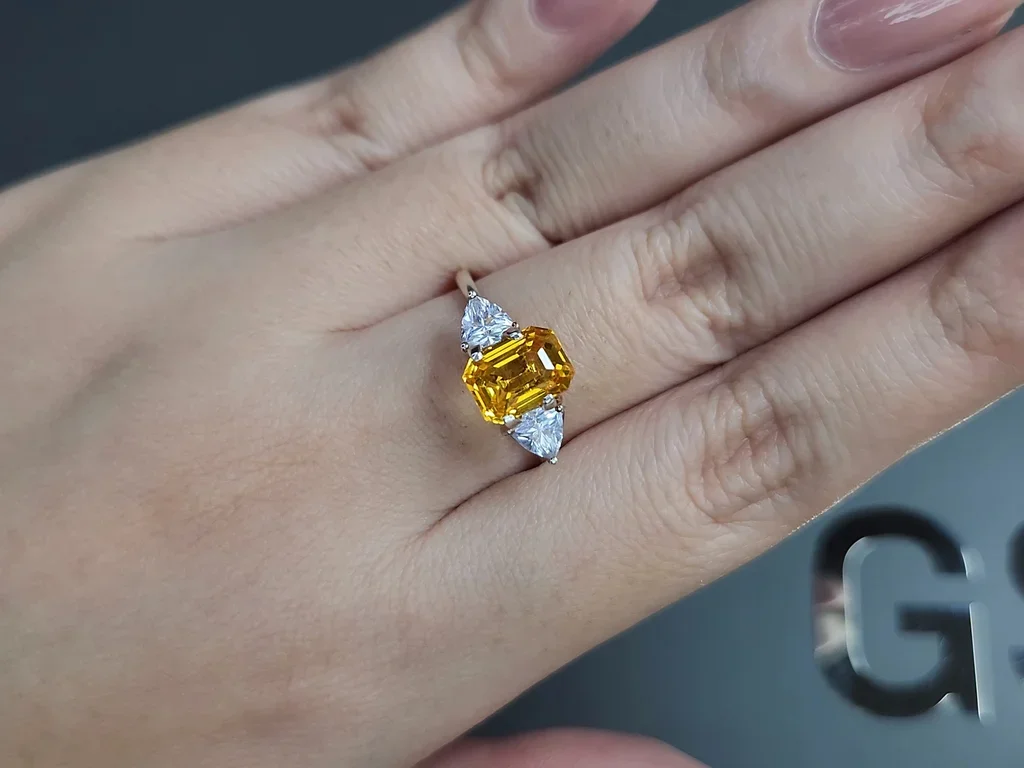 Yellow-orange sapphire in octagon cut 2.55 carats, Sri Lanka  Image №5