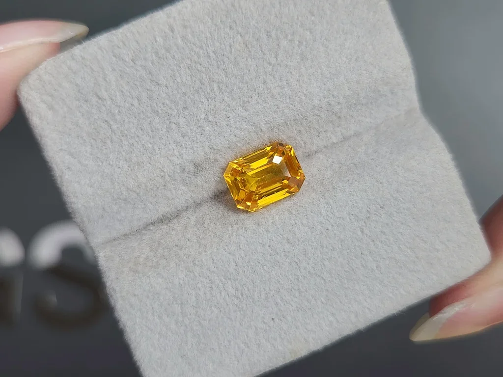 Yellow-orange sapphire in octagon cut 2.55 carats, Sri Lanka  Image №4