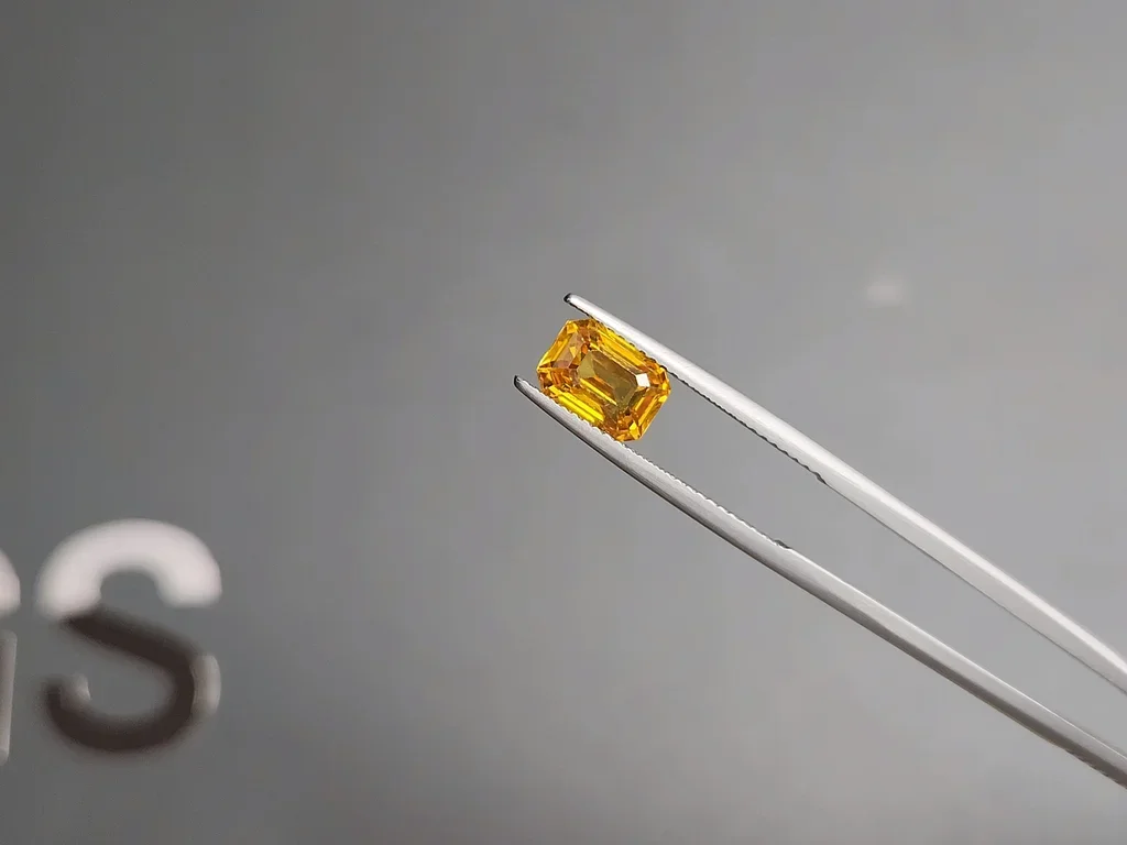 Yellow-orange sapphire in octagon cut 2.55 carats, Sri Lanka  Image №3