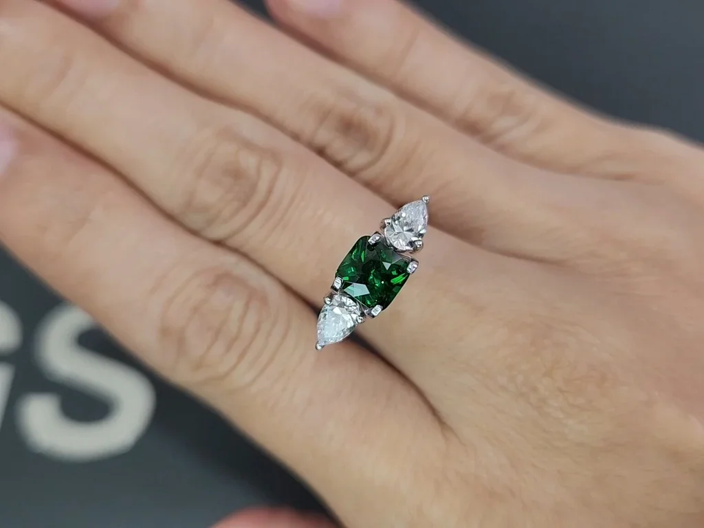 Tsavorite garnet Vivid Green cushion cut 1.25 carats, Tanzania  Image №5