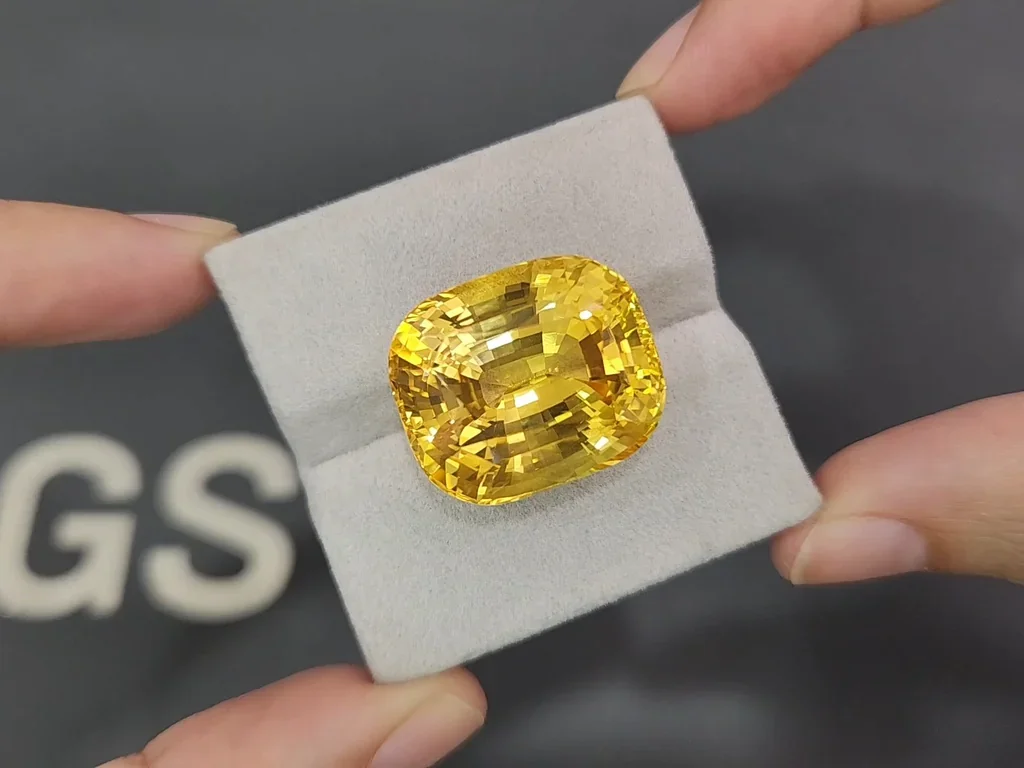 Unique unheated Golden Yellow sapphire in cushion cut 49.90 carats, Sri Lanka Image №4