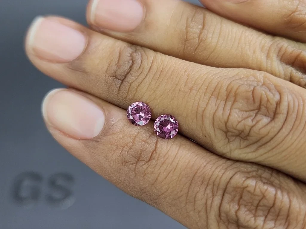 Pair of rhodolite garnets round cut  0.95 carats, Madagascar Image №2