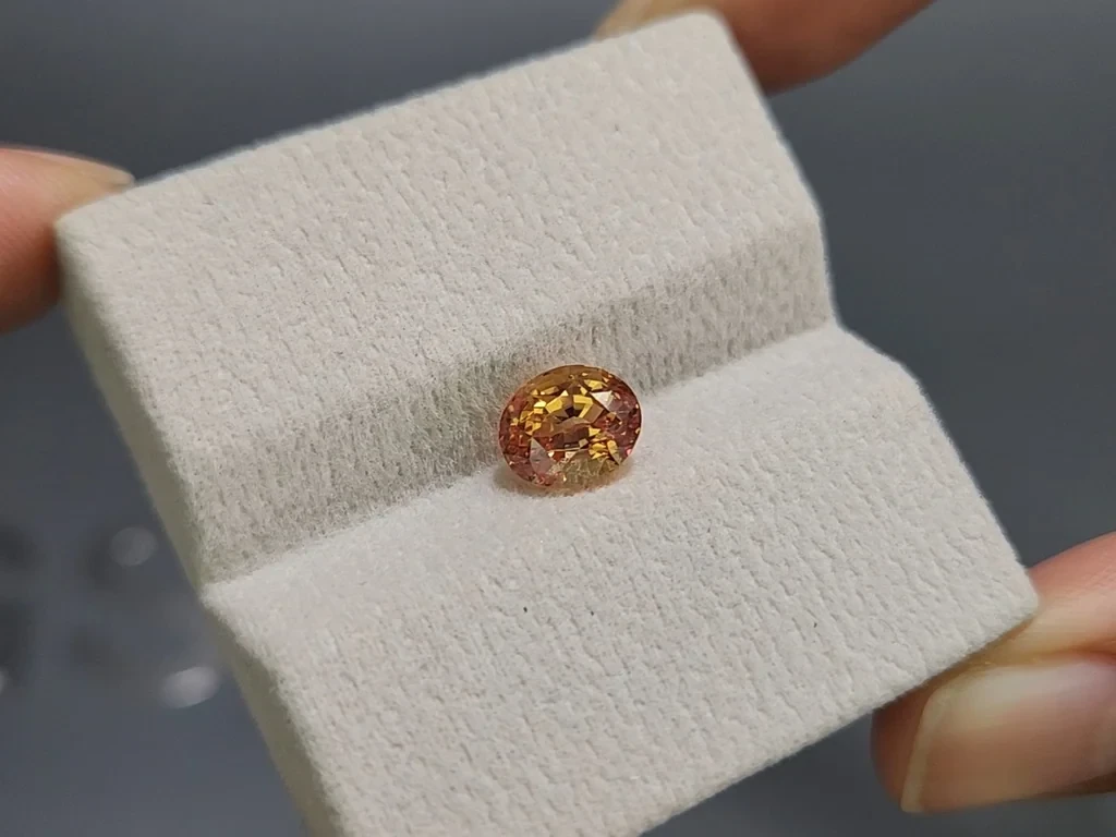 Unheated orange sapphire oval cut 2.51 carats, Sri Lanka Image №4