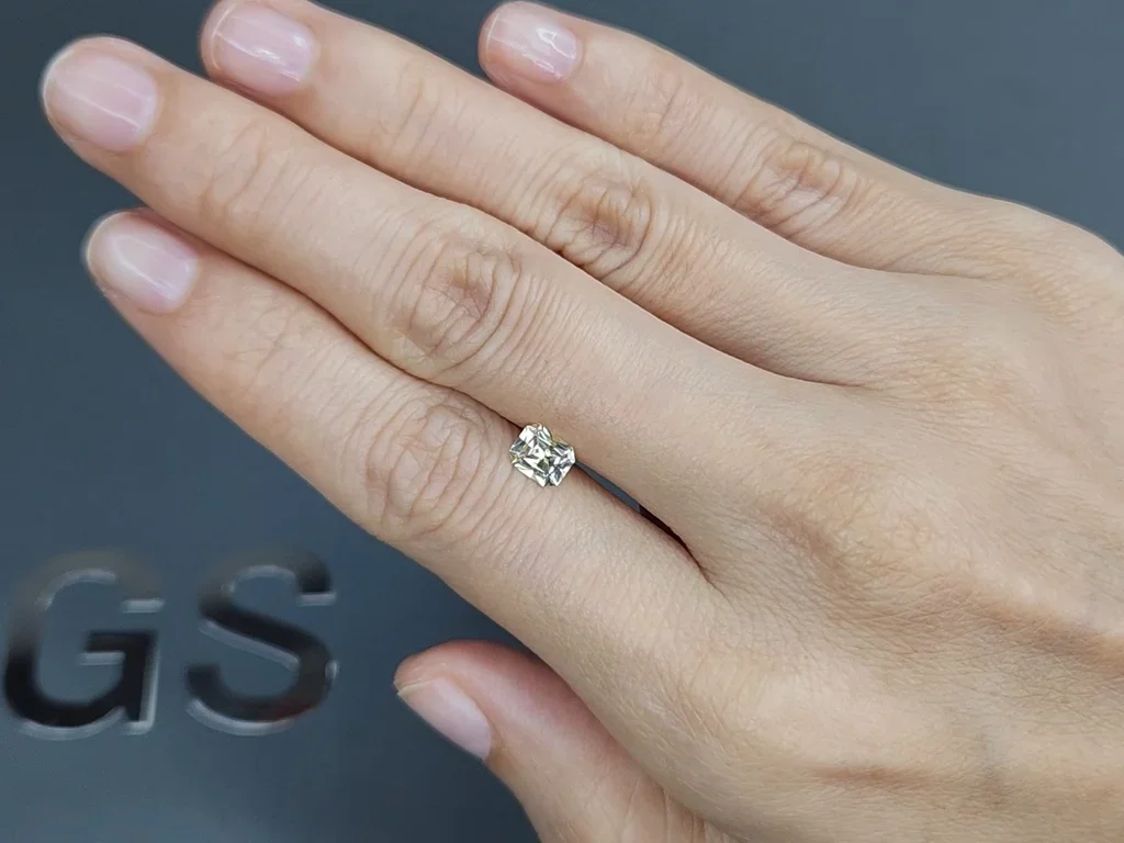Pastel yellow sapphire in radiant cut 0.80 carats, Sri Lanka Image №2