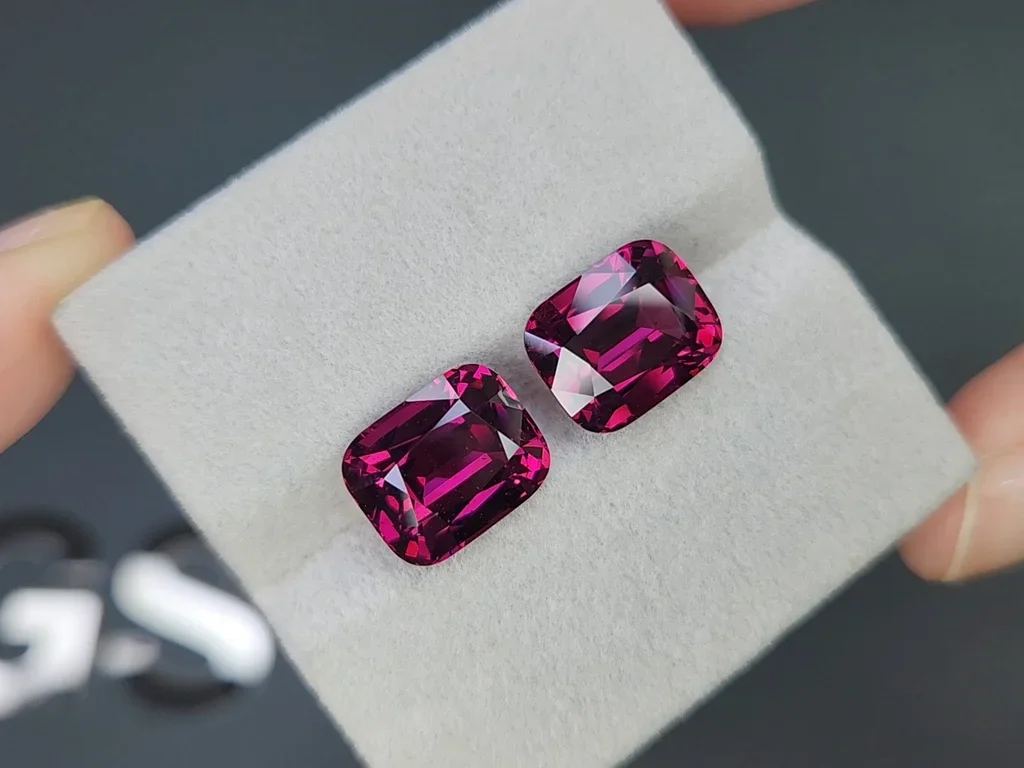 Pair of Magenta color rhodolite garnets in cushion cut 12.43 carats, Madagascar Image №4