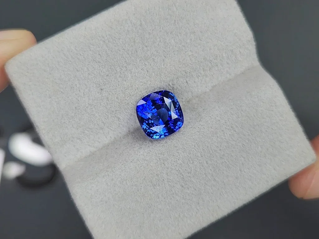 Cornflower Blue sapphire in cushion cut 3.25 carats, Sri Lanka Image №4