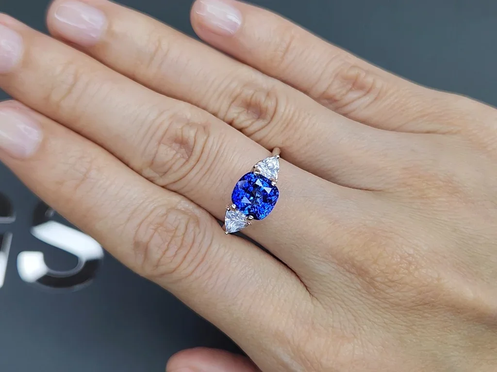 Cornflower Blue sapphire in cushion cut 3.25 carats, Sri Lanka Image №5
