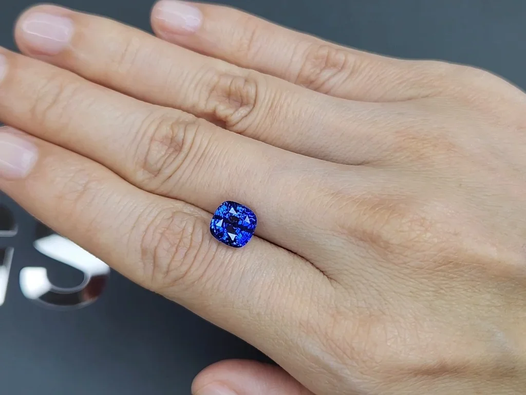 Cornflower Blue sapphire in cushion cut 3.25 carats, Sri Lanka Image №2