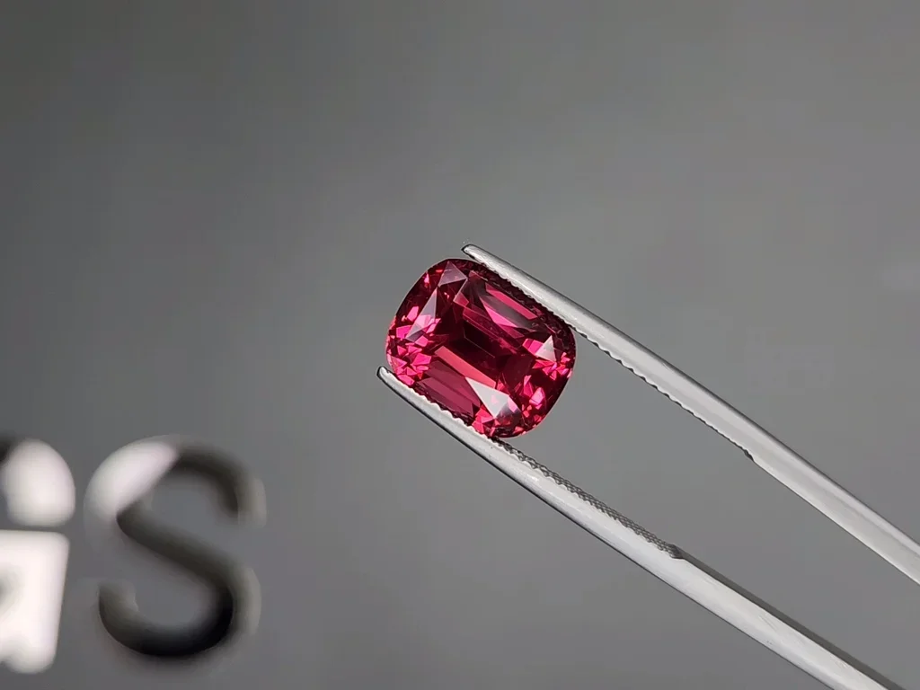 Spinel Mahenge Vibrant Pink-Red cushion cut  6.27 carats, Tanzania  Image №3