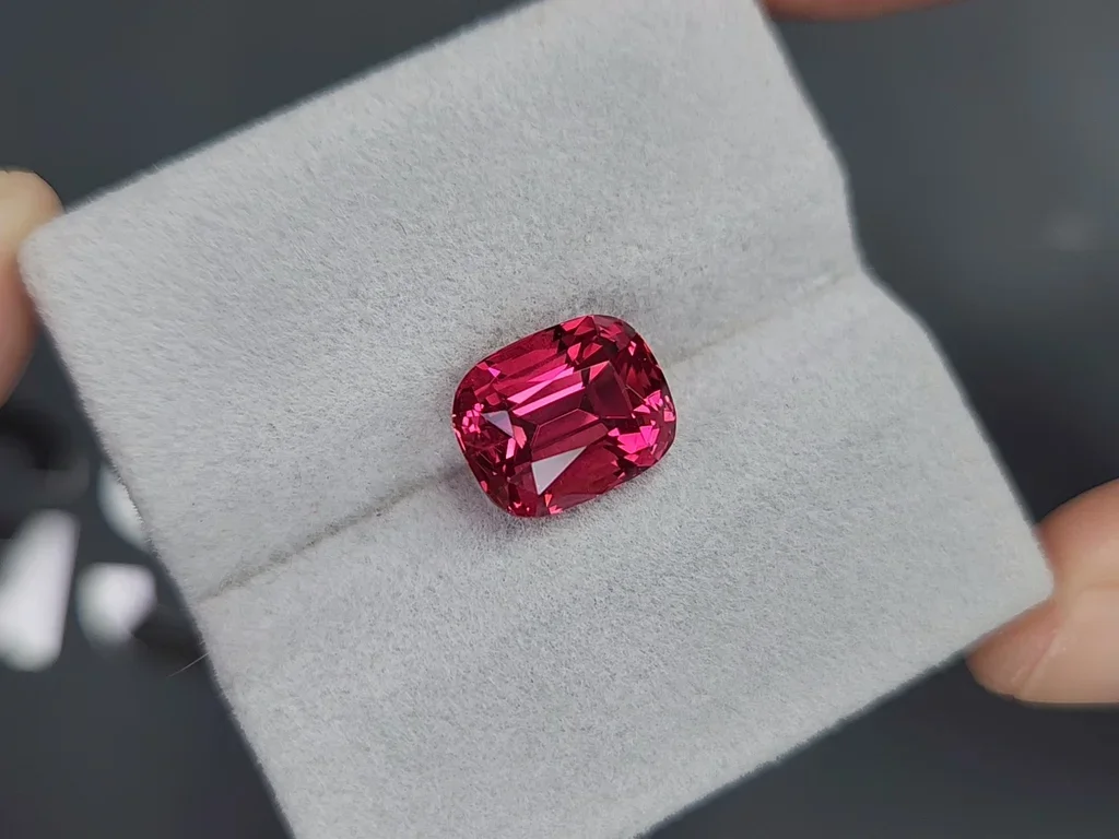 Spinel Mahenge Vibrant Pink-Red cushion cut  6.27 carats, Tanzania  Image №4