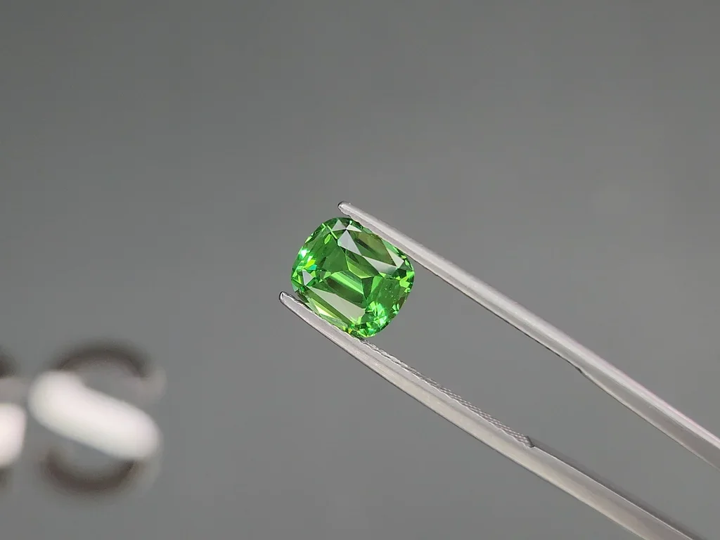Neon Green tsavorite garnet in cushion cut 2.04 carats, Tanzania Image №3