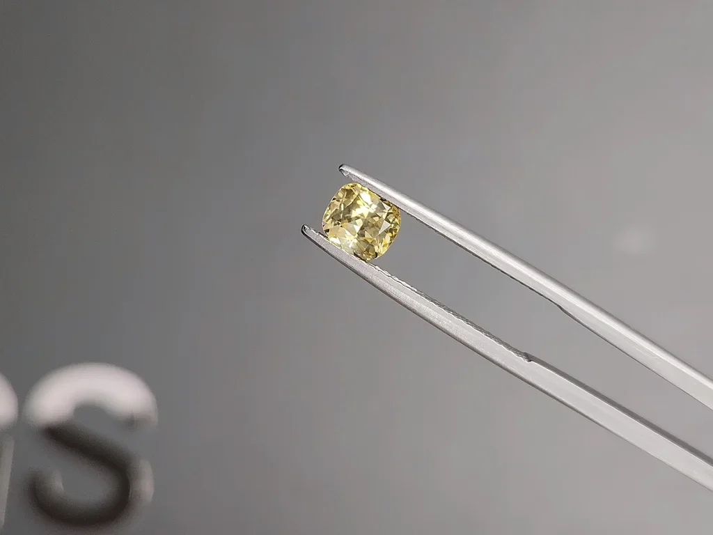 Unheated Pastel Yellow sapphire in cushion cut 1.12 carats, Sri Lanka Image №3