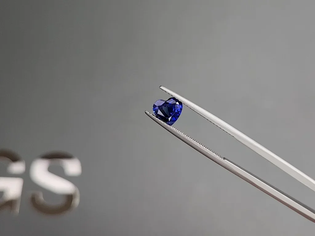Royal Blue sapphire in heart cut 1.31 carats, Sri Lanka Image №3
