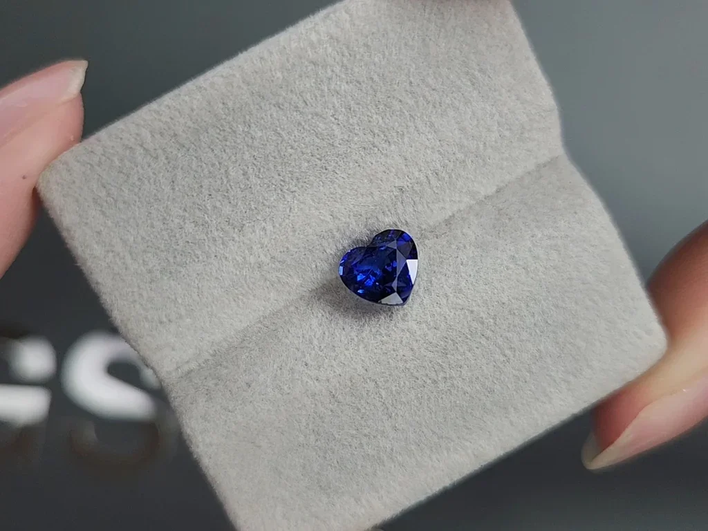 Royal Blue sapphire in heart cut 1.31 carats, Sri Lanka Image №4