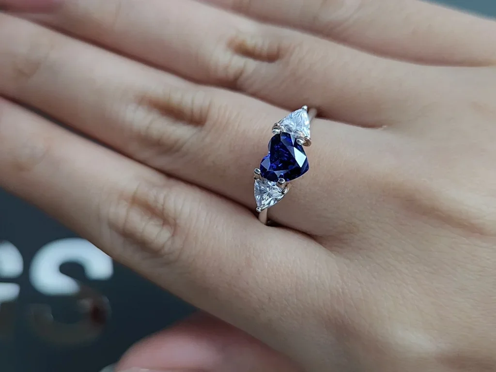 Royal Blue sapphire in heart cut 1.31 carats, Sri Lanka Image №5