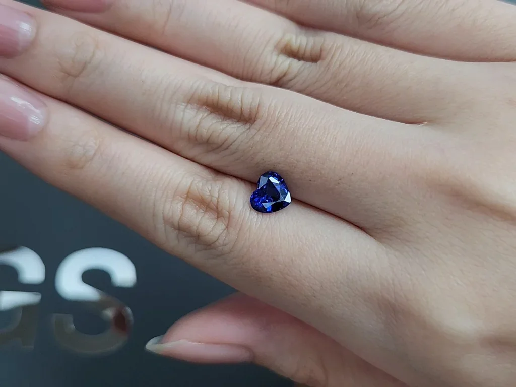 Royal Blue sapphire in heart cut 1.31 carats, Sri Lanka Image №2