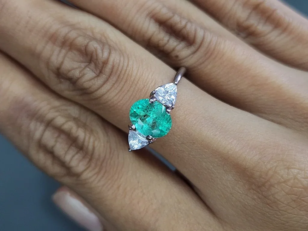 Emerald oval cut 1.28 carats, Colombia Image №5