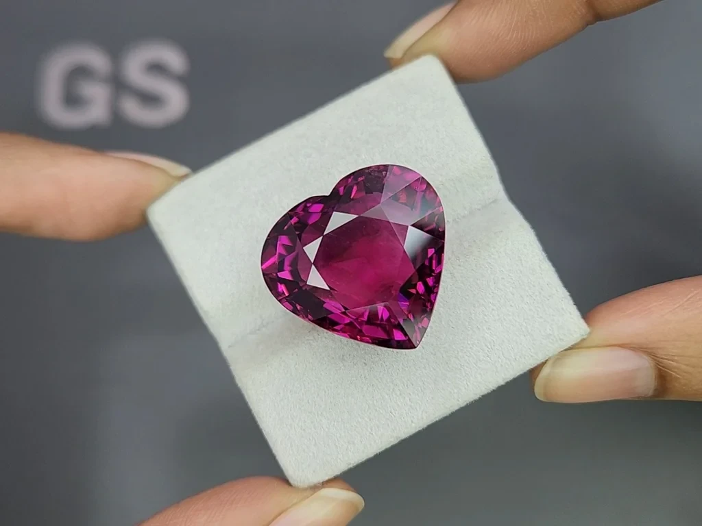Large tourmaline rubellite heart shape 37.85 carats, Africa Image №4