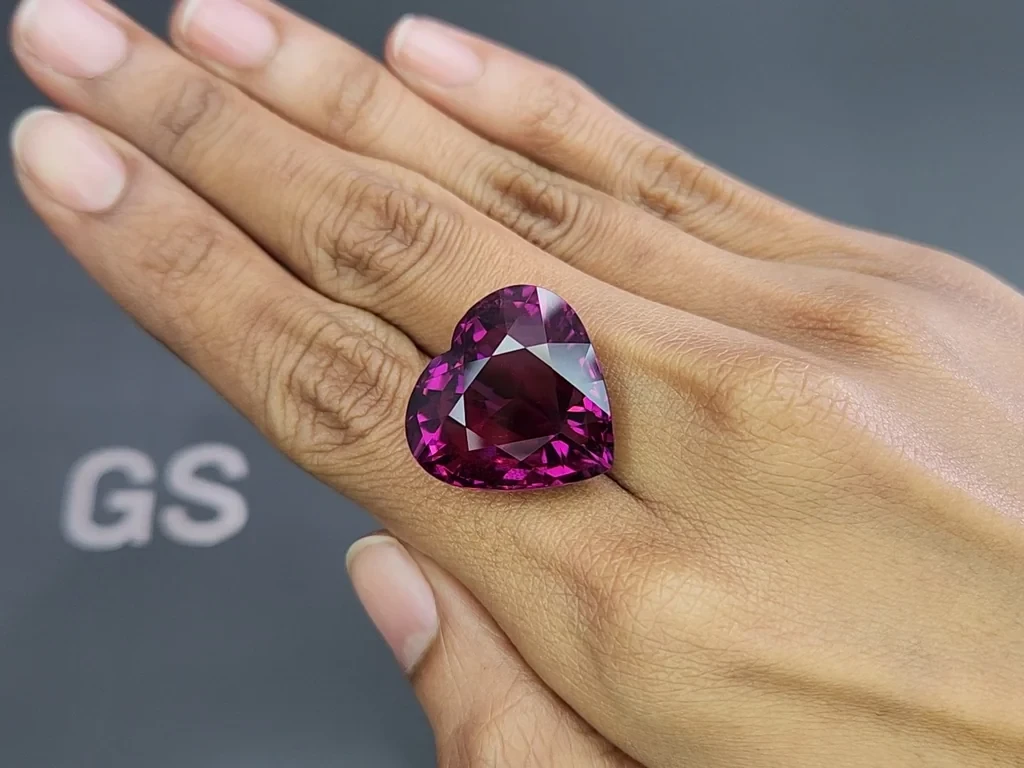 Large tourmaline rubellite heart shape 37.85 carats, Africa Image №2