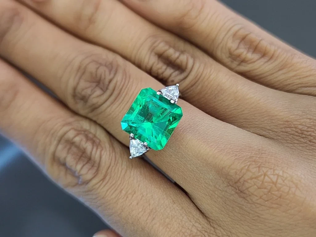 Emerald octagon cut 5.68 carats, Colombia Image №5