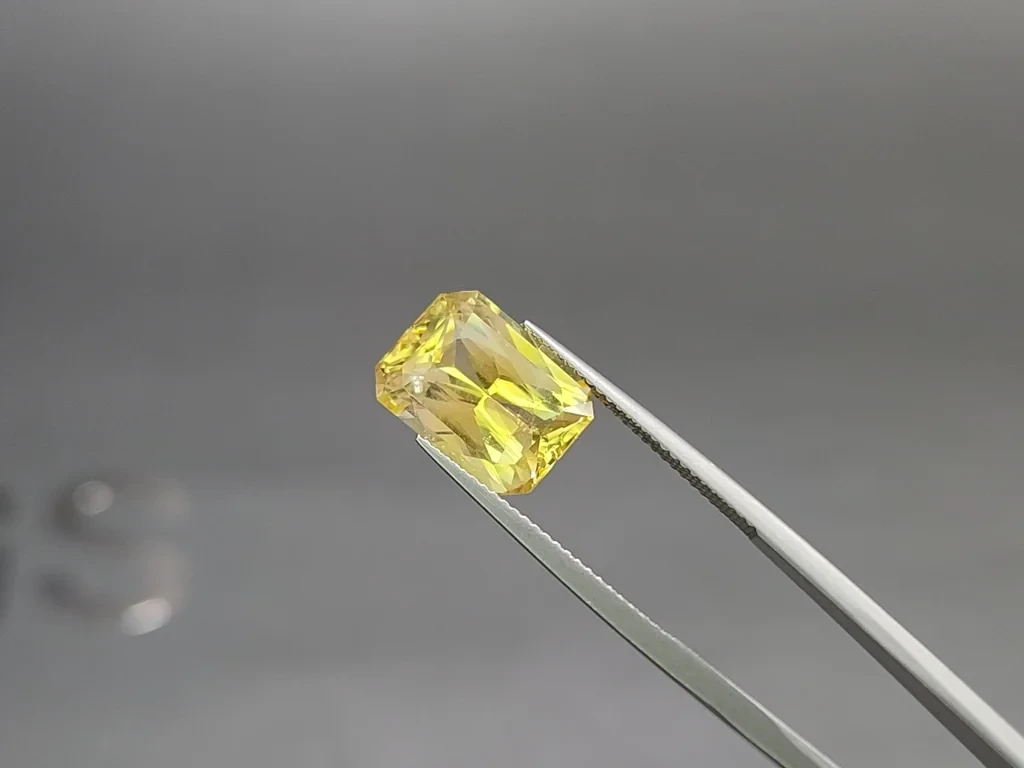 Unheated yellow sapphire radiant cut 8.51 carats, Sri Lanka Image №3