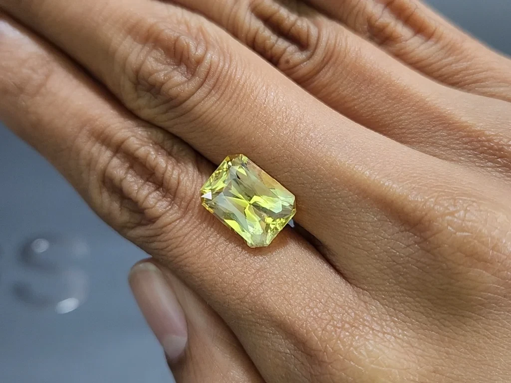 Unheated yellow sapphire radiant cut 8.51 carats, Sri Lanka Image №2