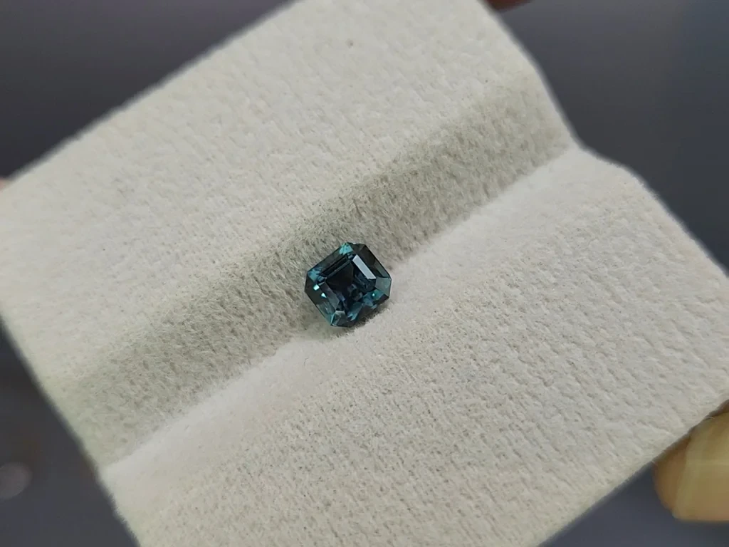 Unheated Teal sapphire octagon cut 1.06 carats, Madagascar Image №4