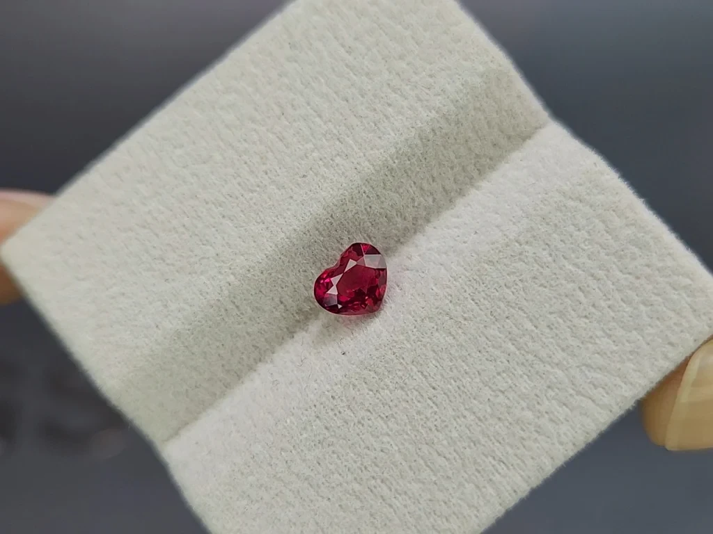 Ruby Pigeon Blood heart shape 1.02 carats, Mozambique Image №4