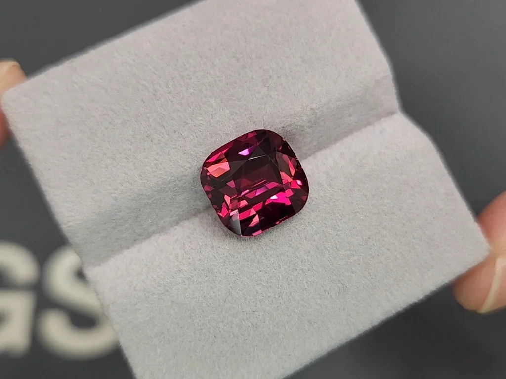 Purple garnet Rhodolite cushion cut 7.05 carats  Image №4